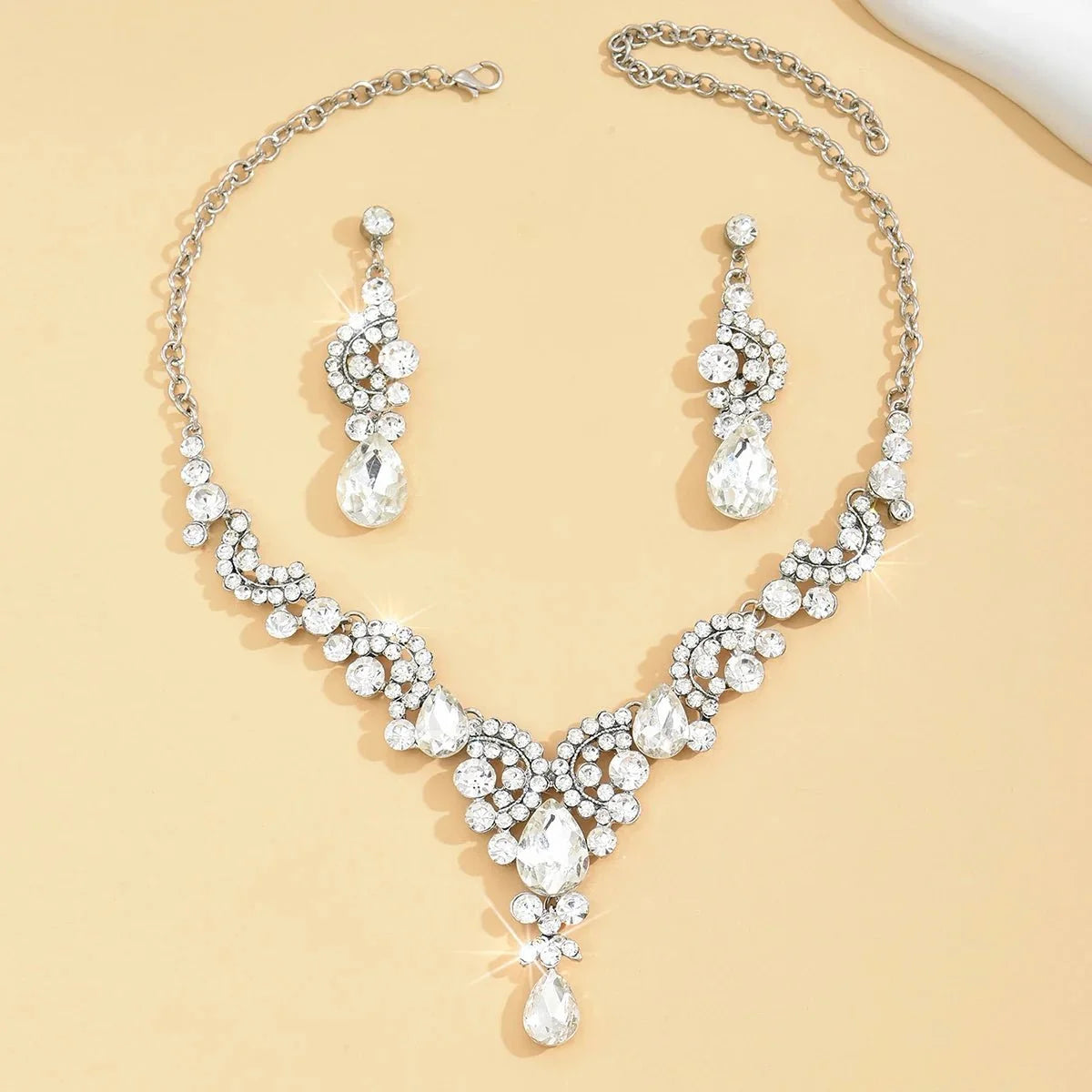 Rounded Diamond Glammer Necklace and Earrings Set