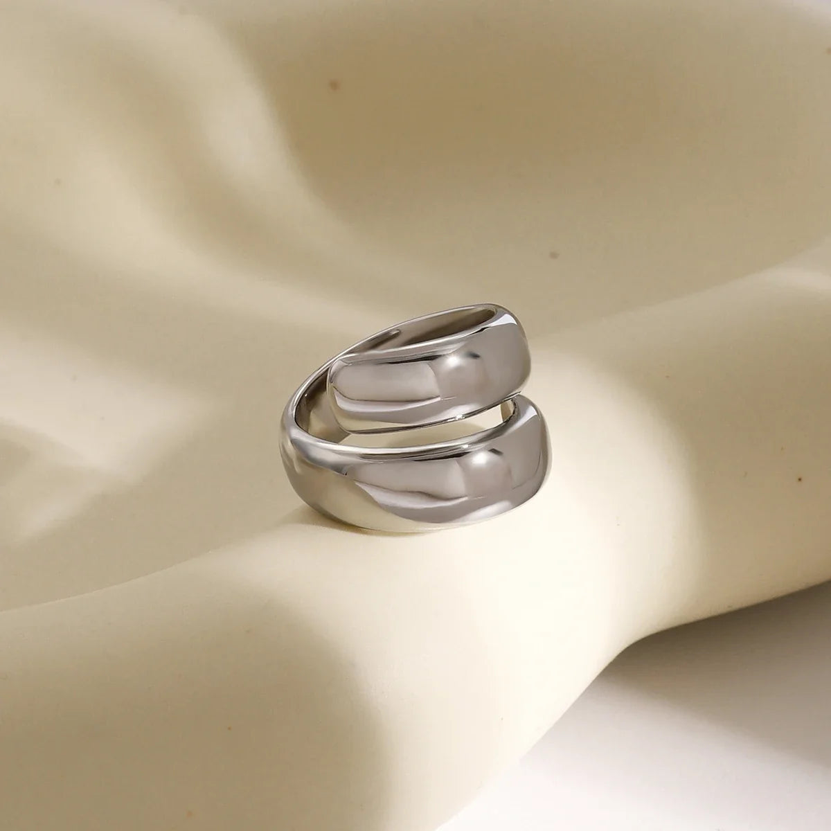 18k Modern Wrap Around Flat Ring