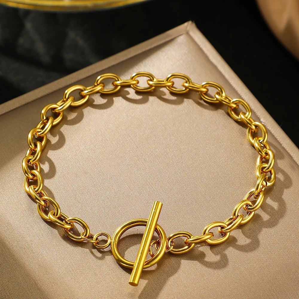 Classy Paperclip Circle Bar Clasp Bracelet